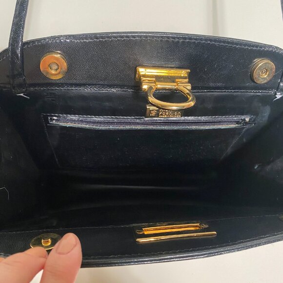 Vintage 1980s Patent Leather Crossbody or Shoulder Boxy Bag GOLD Hardware - Picture 4 of 7